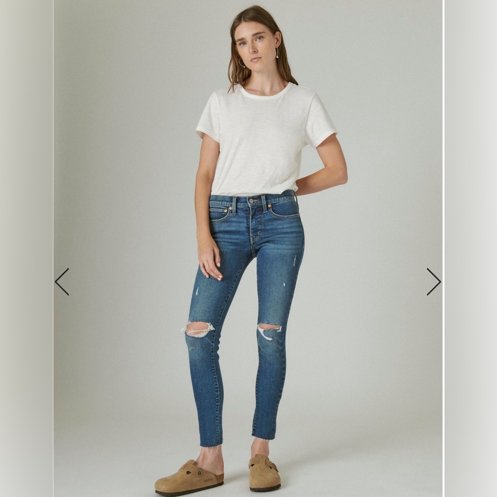 Lucky Brand sz 6/28 mid rise ankle Ava Skinny in distressed style